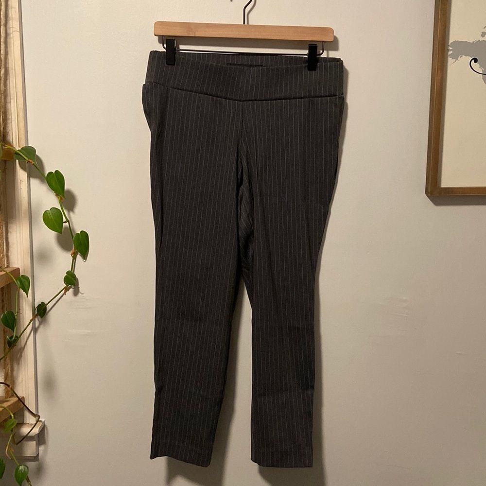 Torrid Gray with White Pinstripes Elastic Waist Capri Casual Pants Size 00